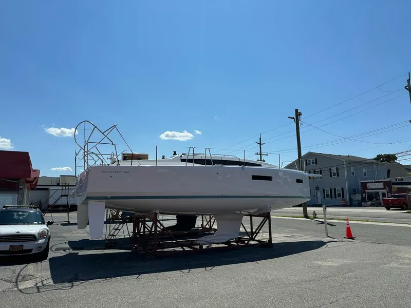 Slide: The Image of Jeanneau 380 2025 - 5556264