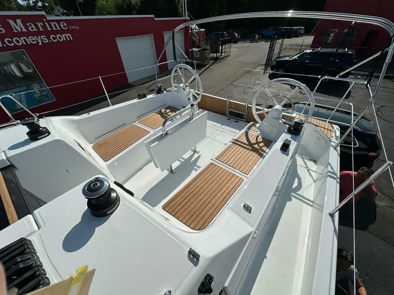 Slide: The Image of Jeanneau 380 2025 - 5556257