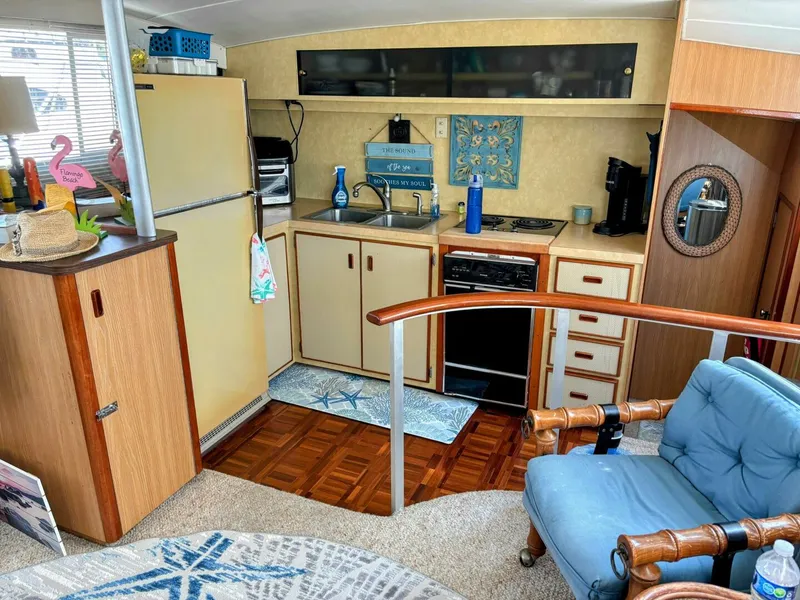 Slide: The Image of Bertram 42 Motor Yacht 1977 - 5556159