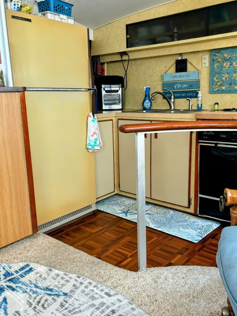 Slide: The Image of Bertram 42 Motor Yacht 1977 - 5556164