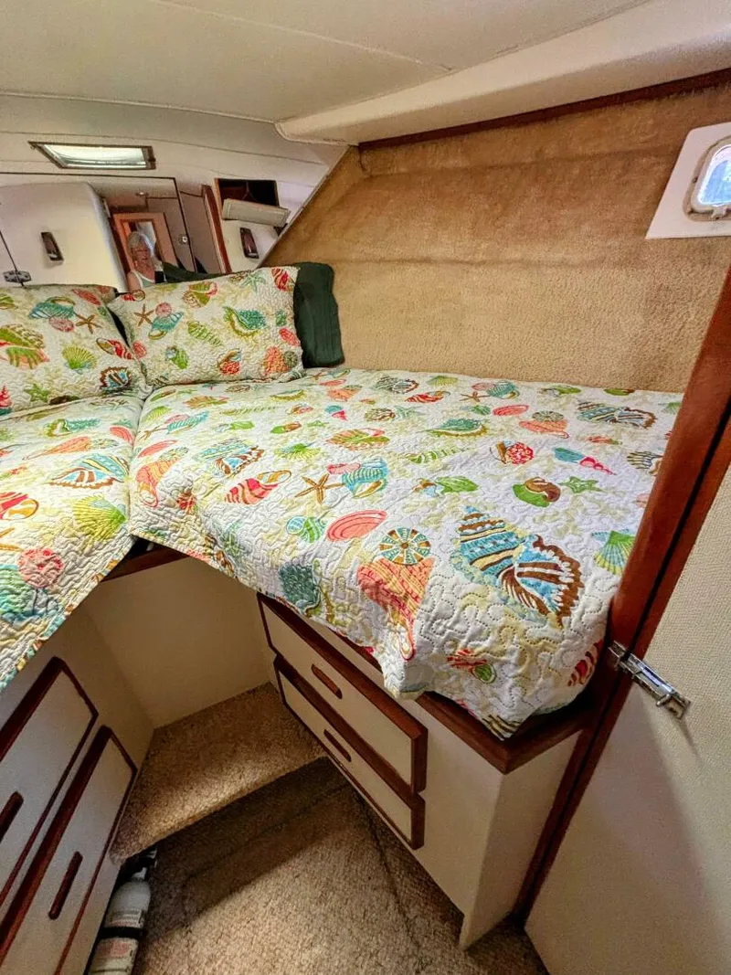 Slide: The Image of Bertram 42 Motor Yacht 1977 - 5556169