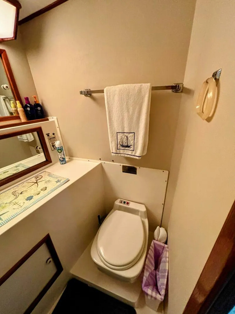 Slide: The Image of Bertram 42 Motor Yacht 1977 - 5556171