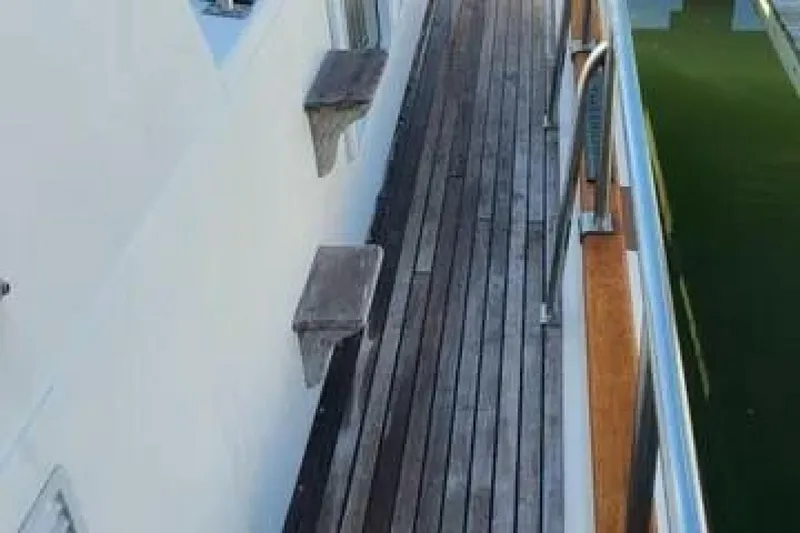 Slide: The Image of Grand Banks 42 classic 1989 - 5556802