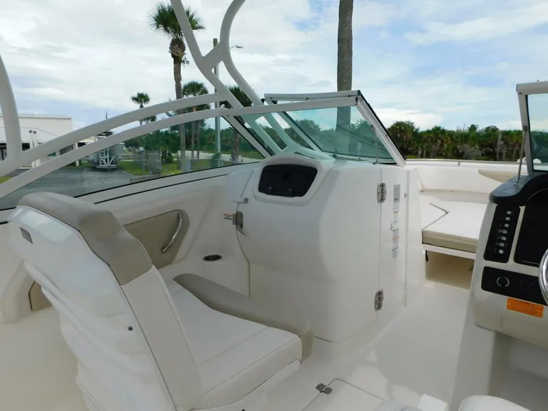 Slide: The Image of Robalo R247 Dual Console 2016 - 5556733