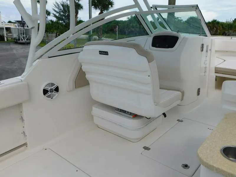 Slide: The Image of Robalo R247 Dual Console 2016 - 5556734