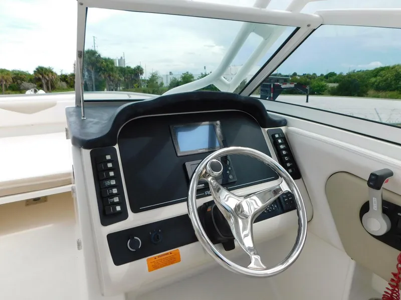 Slide: The Image of Robalo R247 Dual Console 2016 - 5556735