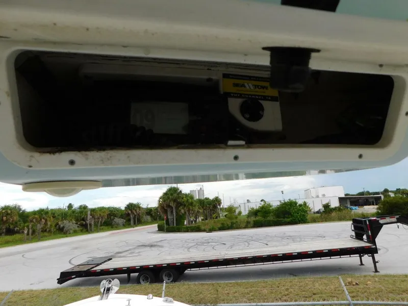 Slide: The Image of Robalo R247 Dual Console 2016 - 5556736