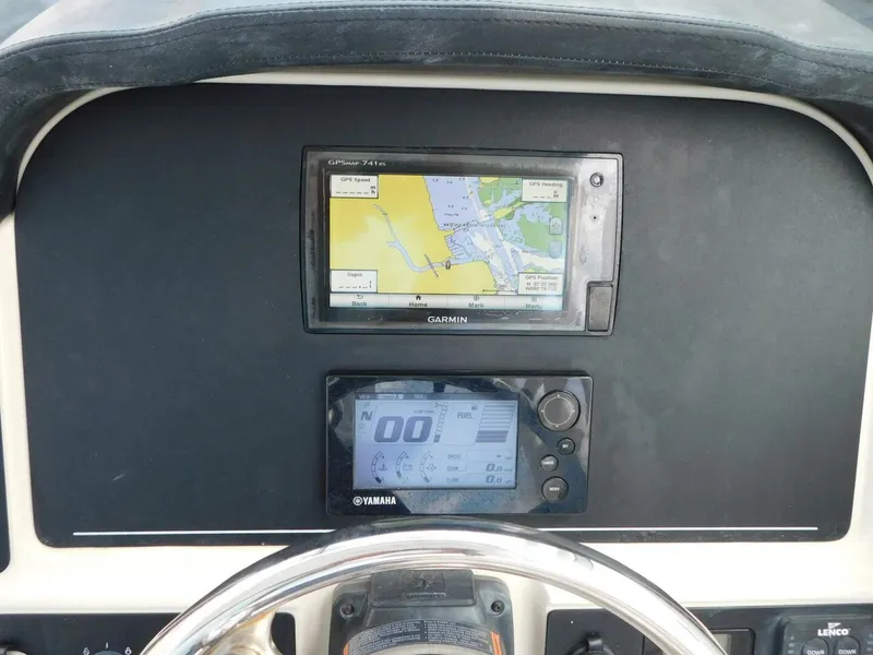 Slide: The Image of Robalo R247 Dual Console 2016 - 5556737