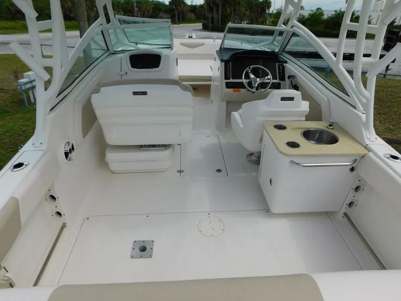 Slide: The Image of Robalo R247 Dual Console 2016 - 5556743