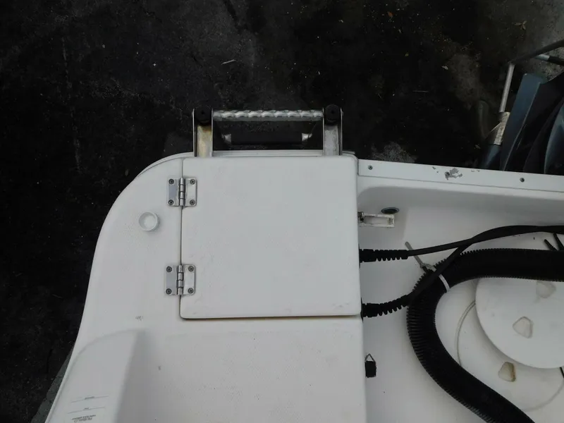 Slide: The Image of Robalo R247 Dual Console 2016 - 5556747