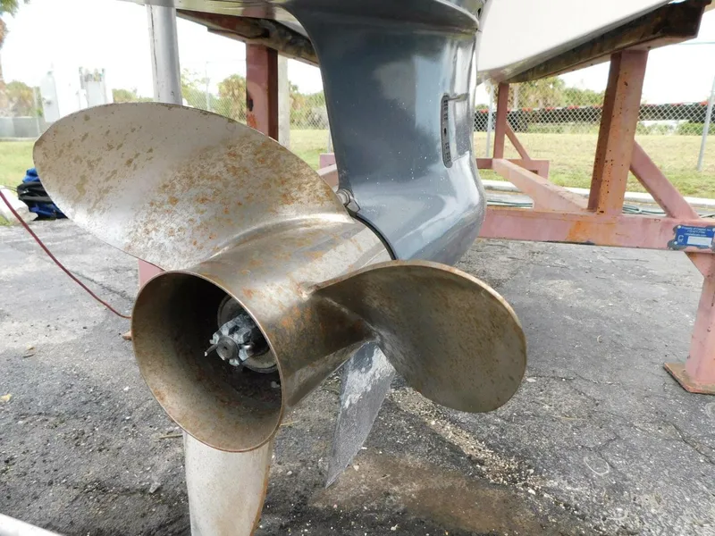 Slide: The Image of Robalo R247 Dual Console 2016 - 5556752