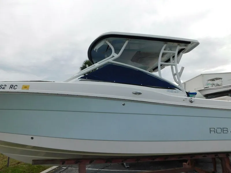 Slide: The Image of Robalo R247 Dual Console 2016 - 5556754