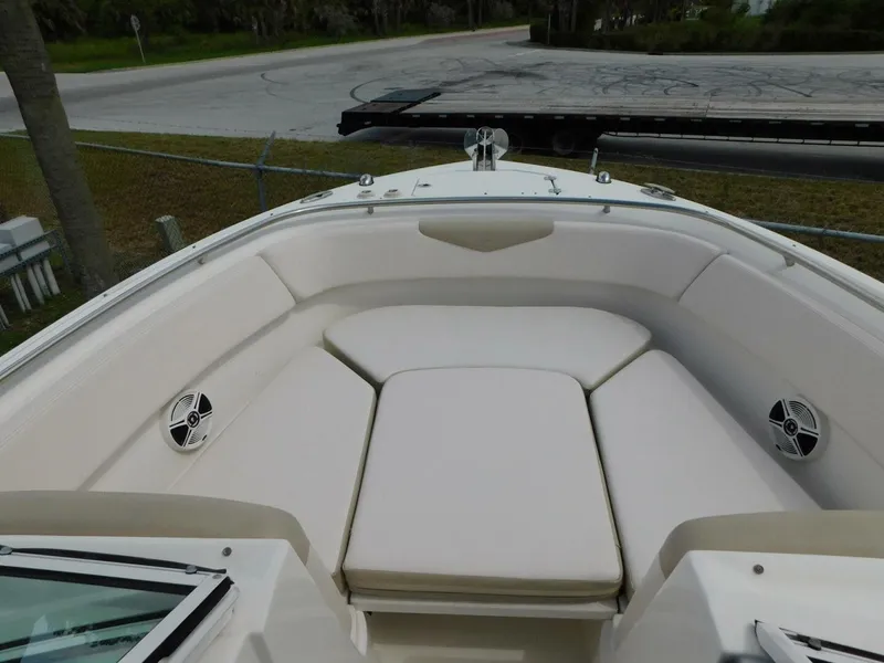 Slide: The Image of Robalo R247 Dual Console 2016 - 5556728
