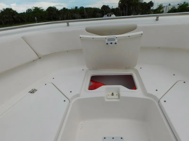 Slide: The Image of Robalo R247 Dual Console 2016 - 5556729