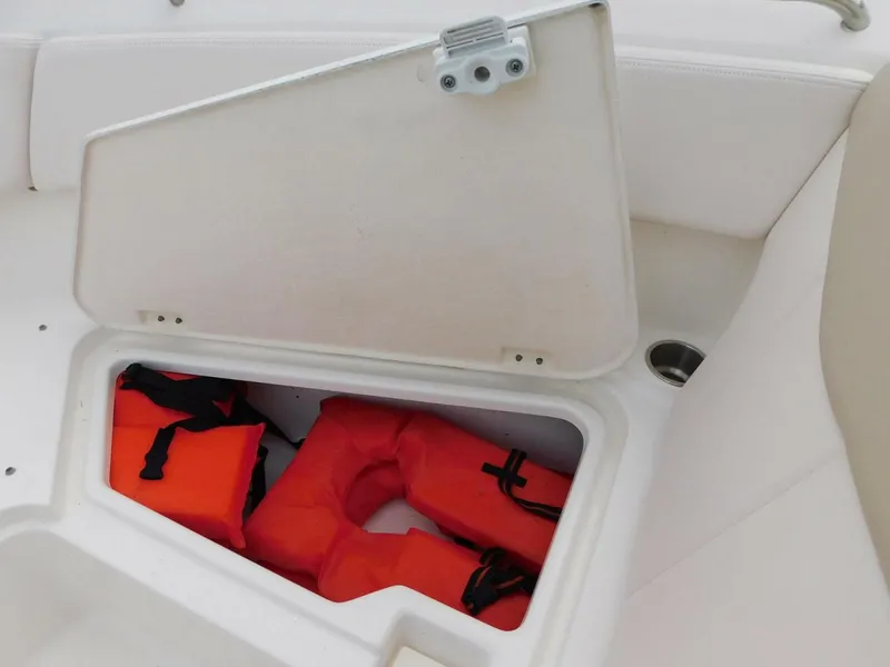 Slide: The Image of Robalo R247 Dual Console 2016 - 5556730