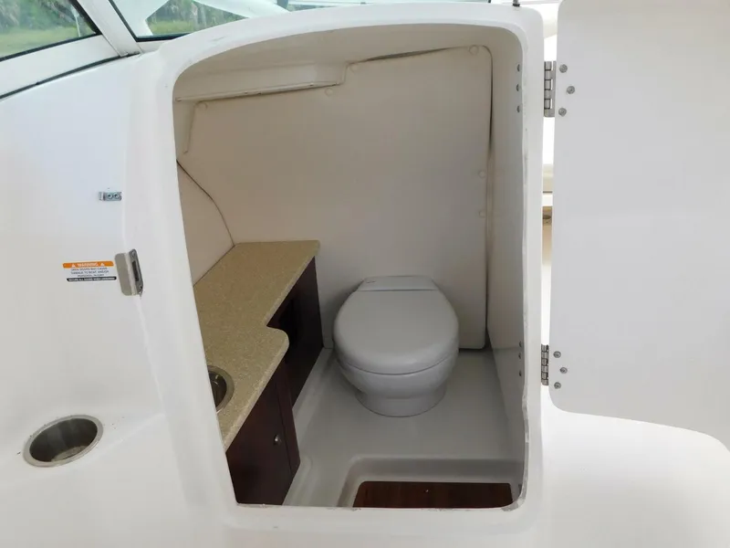 Slide: The Image of Robalo R247 Dual Console 2016 - 5556732