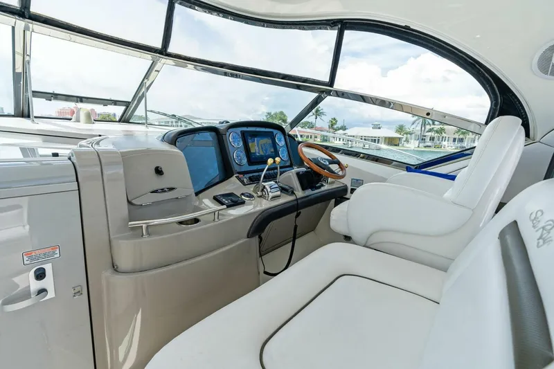 Slide: The Image of 2006 Sea Ray 38 Sundancer 'Ty One On' Helm - 5557502