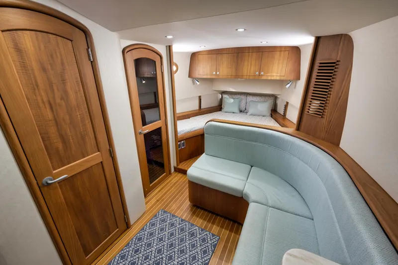 Slide: The Image of Winter Custom Yachts 46 Walkaround 2019 - 5581466