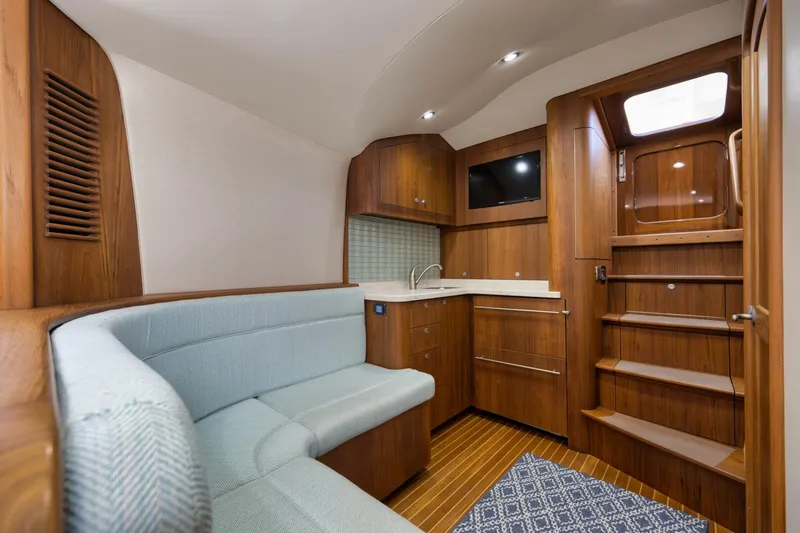 Slide: The Image of Winter Custom Yachts 46 Walkaround 2019 - 5581462