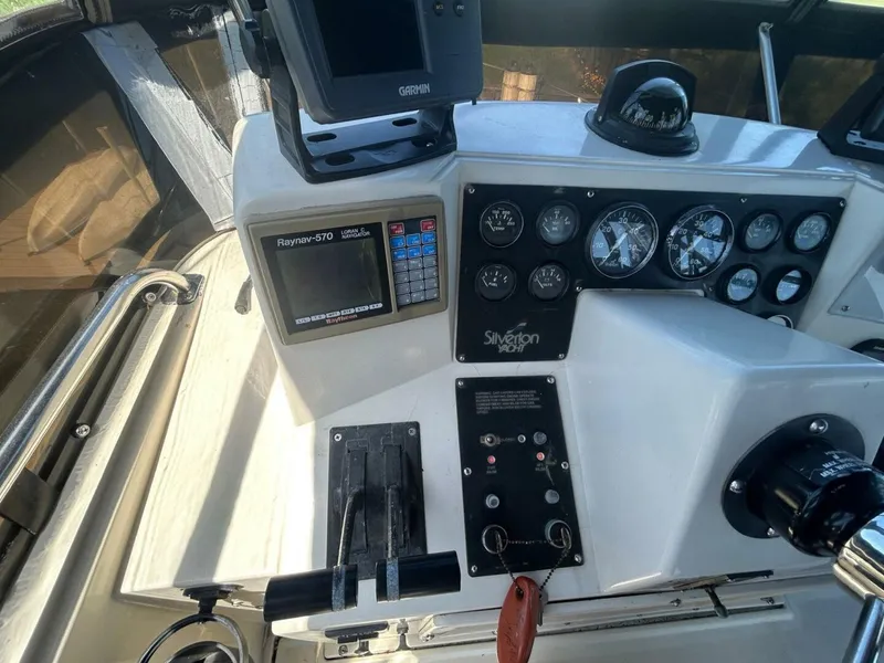 Slide: The Image of Silverton 34 Convertible 1990 - 5558159