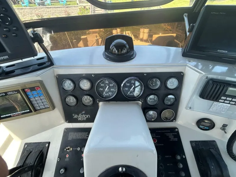 Slide: The Image of Silverton 34 Convertible 1990 - 5558160