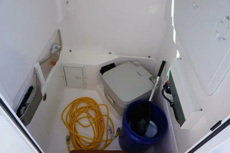 Slide: The Image of 2022 25 Everglades 253cc Center Console Head - 5558660