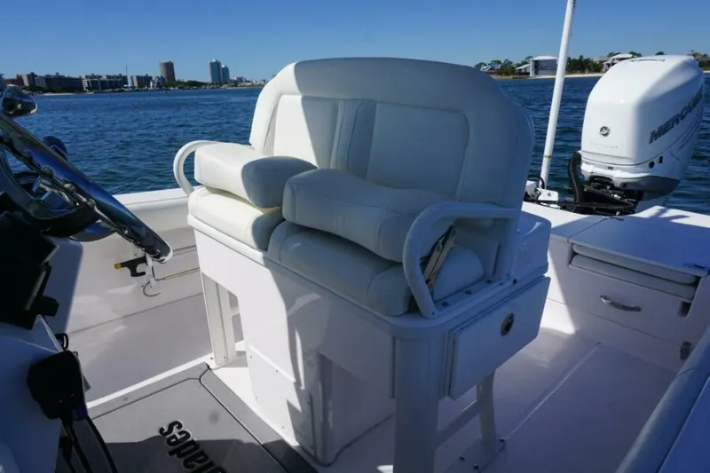 Slide: The Image of 2022 25 Everglades 253cc Helm Seating (1) - 5558648