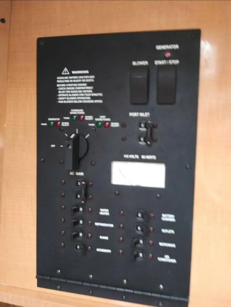 Slide: The Image of Rinker 280 Express Cruiser 2009 - 5558716