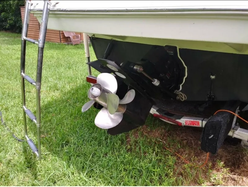 Slide: The Image of Rinker 280 Express Cruiser 2009 - 5558710