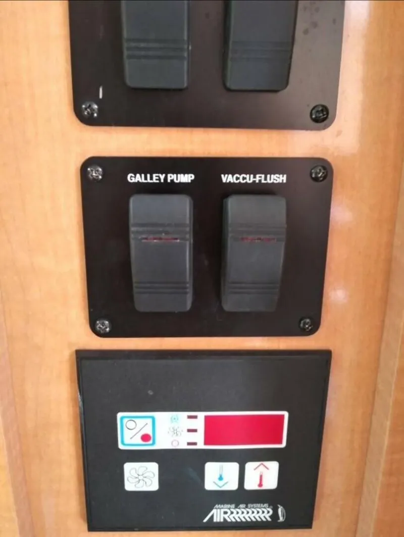 Slide: The Image of Rinker 280 Express Cruiser 2009 - 5558714