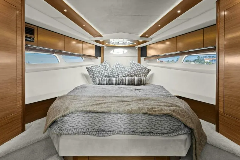 Slide: The Image of 2014 45 Cruisers Yachts Cantius - Best Times Too - 5558828