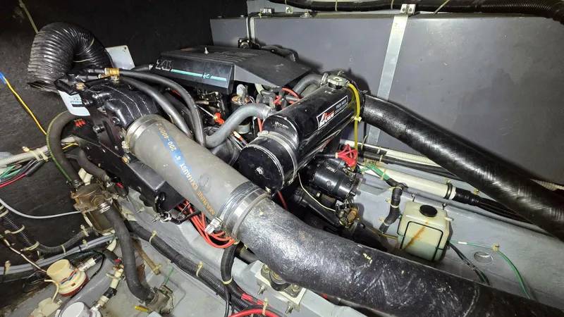 Slide: The Image of Sea Ray 390 Express Cruiser 1988 - 5559592