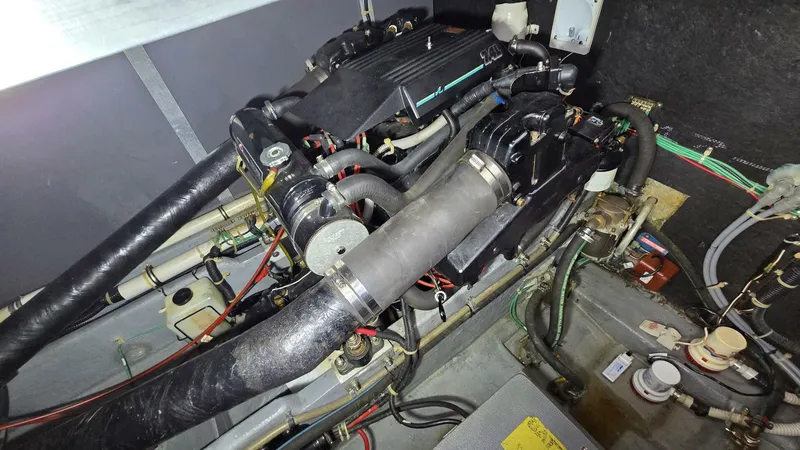 Slide: The Image of Sea Ray 390 Express Cruiser 1988 - 5559593