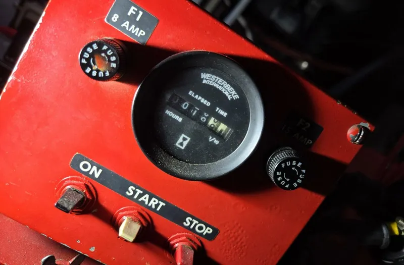 Slide: The Image of Sea Ray 390 Express Cruiser 1988 - 5559594