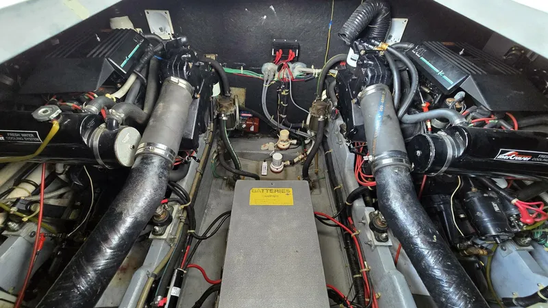 Slide: The Image of Sea Ray 390 Express Cruiser 1988 - 5559596