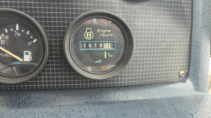 Slide: The Image of Sea Ray 390 Express Cruiser 1988 - 5559580