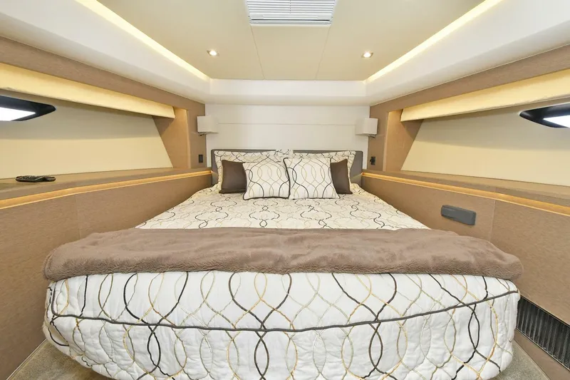 Slide: The Image of Prestige 560 Fly 2018 - 5560024