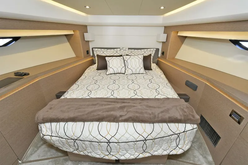 Slide: The Image of Prestige 560 Fly 2018 - 5560025