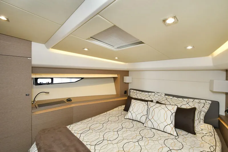 Slide: The Image of Prestige 560 Fly 2018 - 5559945