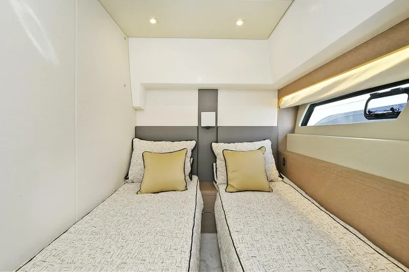 Slide: The Image of Prestige 560 Fly 2018 - 5559949