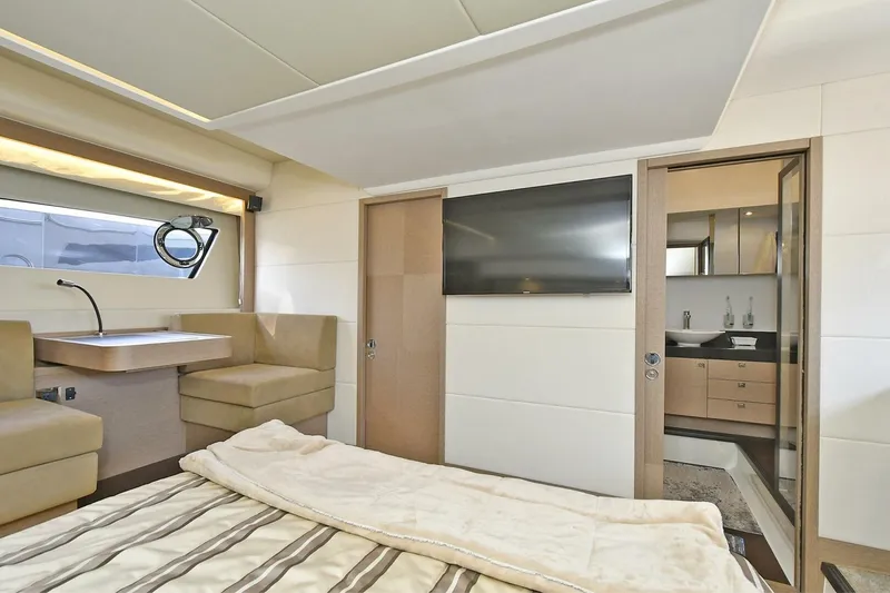 Slide: The Image of Prestige 560 Fly 2018 - 5559959