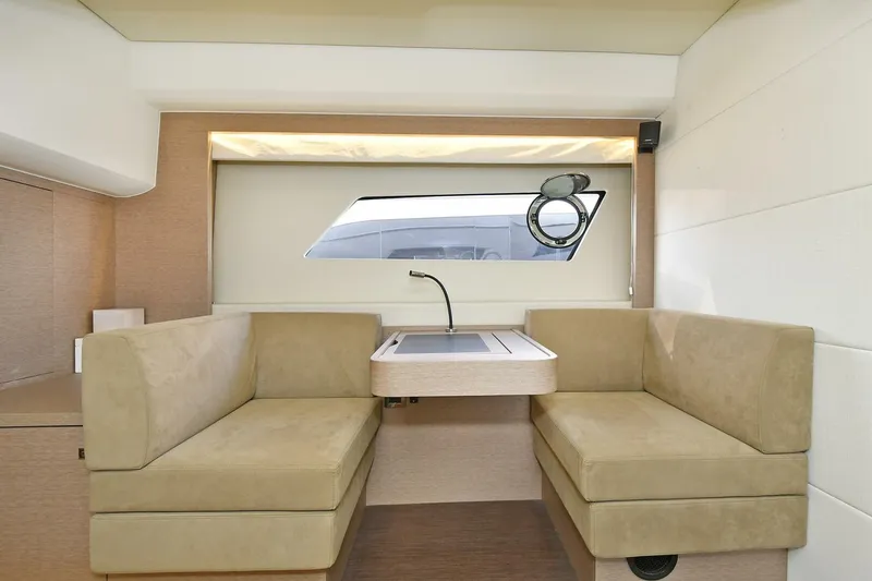 Slide: The Image of Prestige 560 Fly 2018 - 5559955