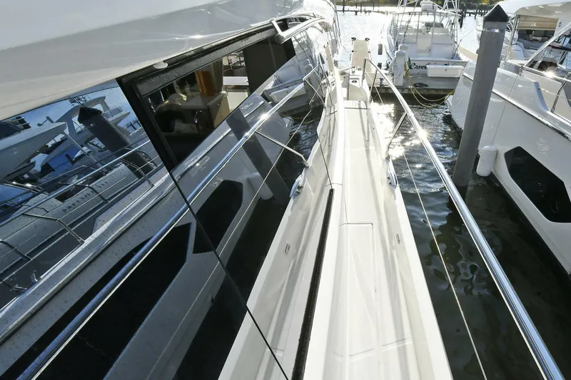 Slide: The Image of Prestige 560 Fly 2018 - 5560016