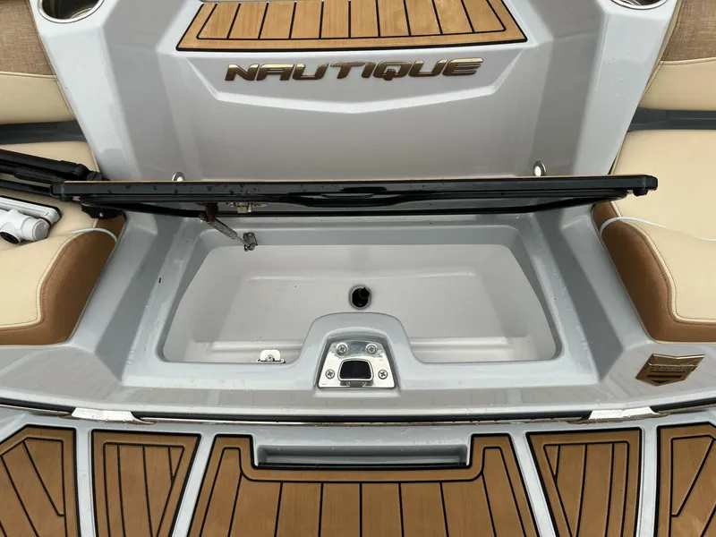 Slide: The Image of Nautique Super Air Natique G23 2022 - 5560873