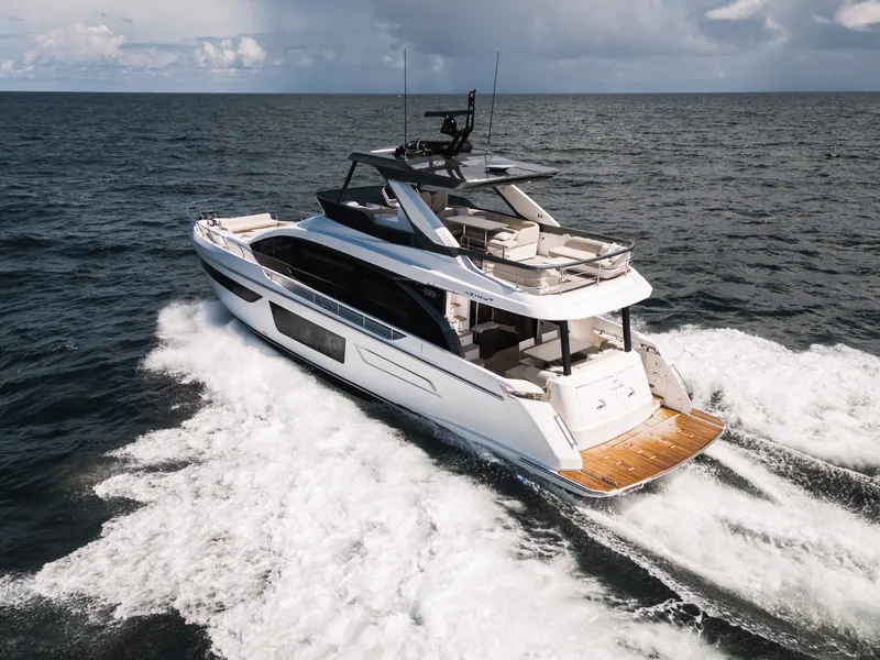 Slide: The Image of Azimut Fly 68 2026 - 5736985