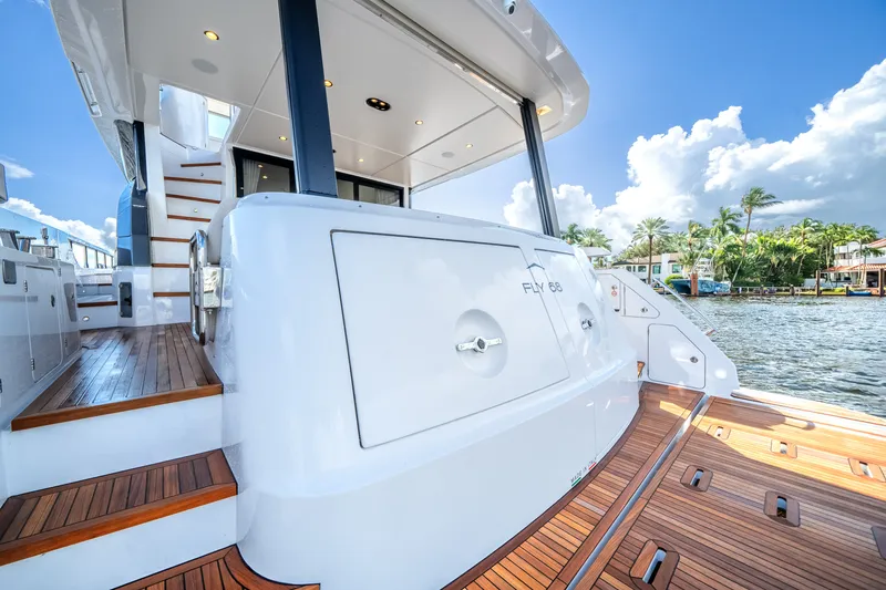 Slide: The Image of Azimut Fly 68 2026 - 5747765