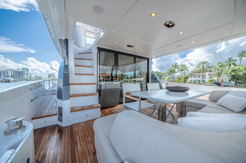 Slide: The Image of Azimut Fly 68 2026 - 5747766