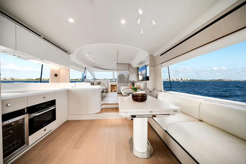 Slide: The Image of Azimut Fly 68 2026 - 5747768