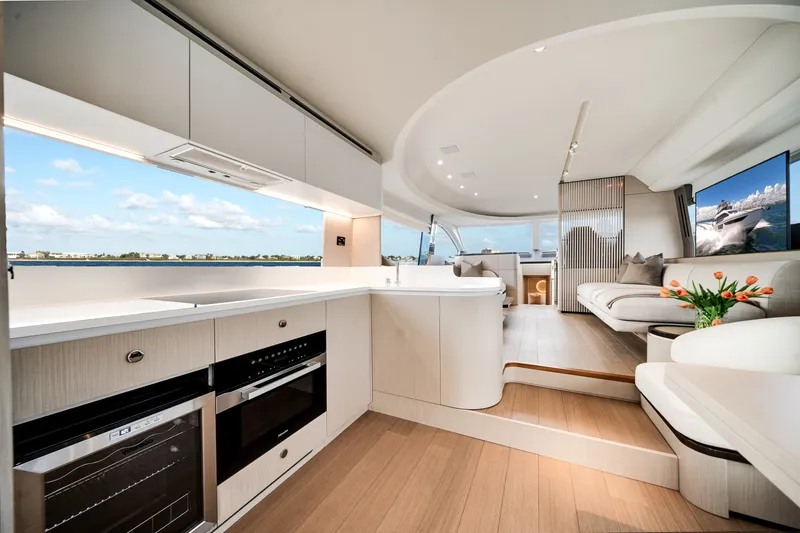 Slide: The Image of Azimut Fly 68 2026 - 5747769