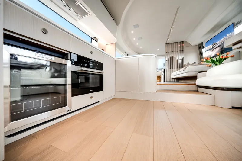 Slide: The Image of Azimut Fly 68 2026 - 5747770